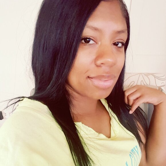 Meet your Posher, Christina - Picture 1 of 1